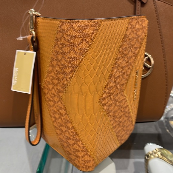 MICHAEL KORS JST LG DOUBLE ZIP WRISTLET WALLET PHONE HOLDER 
CIDER
NWT - Picture 8 of 16